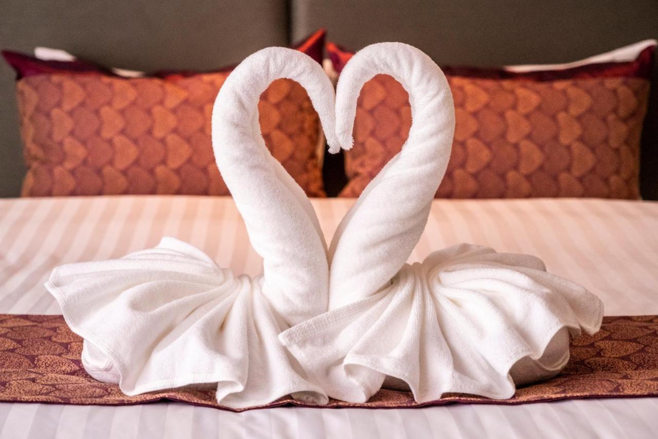 Sinsuvarn Airport Suite Hotel Bangkok Eksteriør bilde